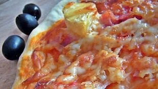 Így készül a tökéletes, roppanós pizza
