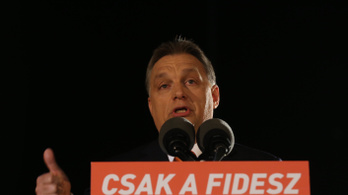 Ipsos: Erősödött a Fidesz, nekik áll a zászló