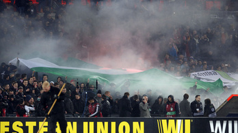 Banán, elem, érme, minden repült a Feyenoord-Roma-meccsen