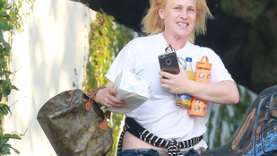 Patricia Arquette lecsúszott gatyában bénázott