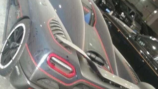 Jön a megváltás: elárverezik a raktárban porosodó Koenigsegget