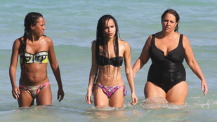 Zoe Kravitz Miamiban bikinizett, és milyen jól tette