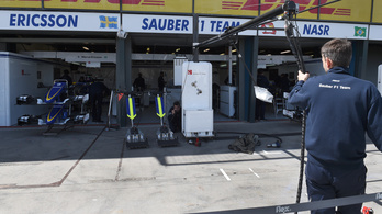 Három Sauber-pilóta két autóra
