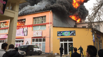 Leégett egy kínai ruharaktár a VIII. kerületben