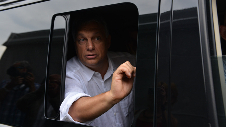 Orbán nagy csatár, csak most nem lő gólt