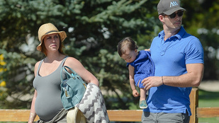 Jennifer Love Hewitt már nagyon terhes