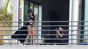 Kylie Jennert már fürdőruhában fotózzák