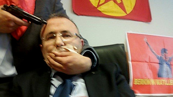 Belehalt sérüléseibe a túszul ejtett török ügyész