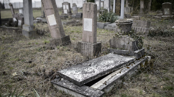Suhancok dúlták fel a gyöngyösi zsidó temetőt