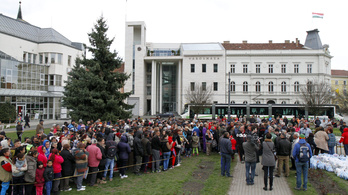 Miskolci polgármester: Több százezres kárt okozott az ételosztás