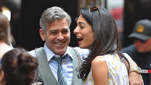 A nap képén: A ráncos Clooney és a teliszájjal röhögő Clooney-né
