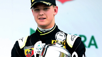 Michael Schumacher fia győzelemmel mutatkozott be