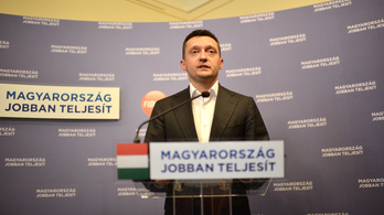Rogán lelép a frakcióvezetői posztról, Orbán mellett lesz kabinetfőnök
