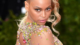 Beyoncé nagyon durván néz ki ebben az átlátszó ruhában