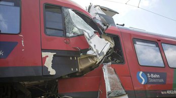 Frontálisan ütközött két vonat Graznál