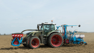Bemutató: Fendt 722 Vario S4 traktor és Monosem 6x2 ikersoros vetőgép