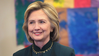 Közzétették Hillary Clinton 296 e-mailjét