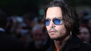 Johnny Depp 10 év börtönt kaphat két túlbuzgó kutyakozmetikus miatt