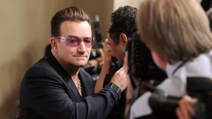 Bono még a borravalóval is jótékony