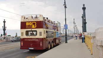 Védett útvonalakat kapnak a városnéző buszok Budapesten