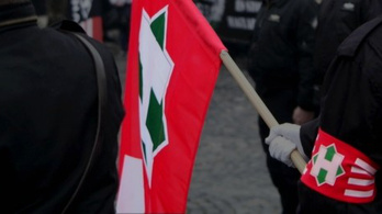 Hungarista zászlót vittek a Jobbik megemlékezésére
