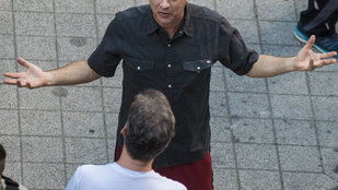 Pókeren kopasztották meg a Budapesten forgató Tom Hankset