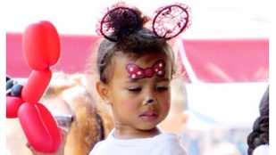 Itt van még néhány kép Kim Kardashian baromi aranyos kétéves lányáról