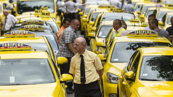 2018-tól taxisok lehetnek csak Uber-sofőrök
