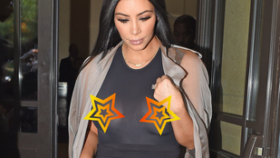 Kim Kardashian melltartó nélkül vett fel átlátszó felsőt