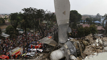 Lezuhant egy indonéz katonai repülő, legalább 113 halott