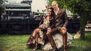 Annamáriának és Balázsnak iszonyú menő steampunk esküvője volt!