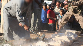Kalapáccsal esett a palmürai kincseknek az ISIS