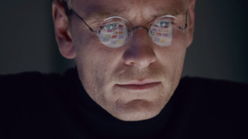 Az Apple egykori főnökét beképzelt seggfejként ábrázolja a Steve Jobs című film