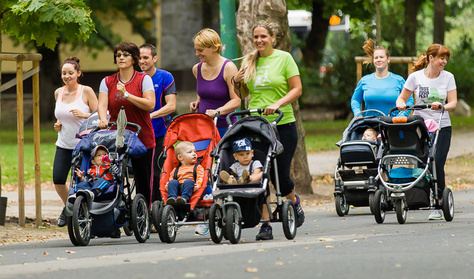 Babakocsis futás: szuper a babának, anyának és apának is