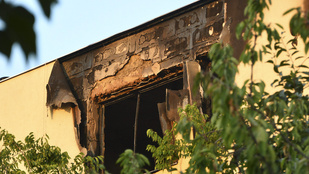 Szándékosan gyújtotta fel a lakást a nő, aki az unokaöccsével kiugrott az ablakon