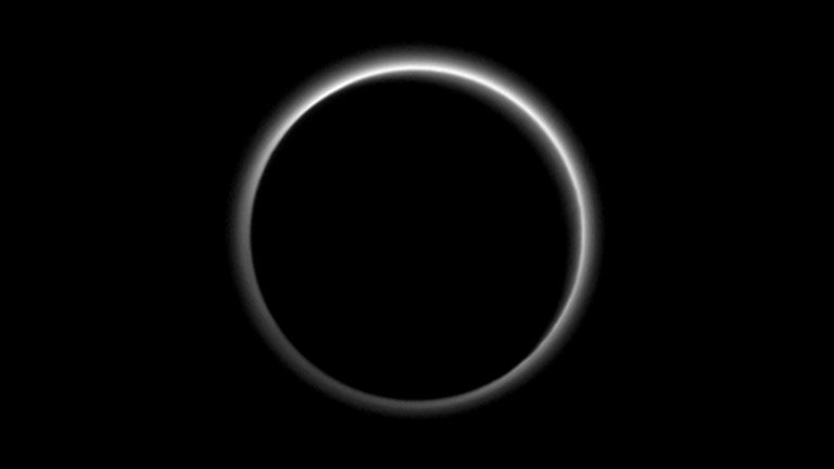 Nitrogéngleccser és köd van a Plútón