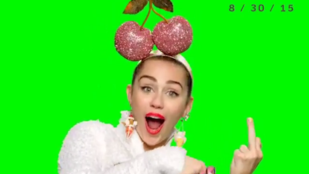Miley Cyrus a középső ujja bemutatásával reklámozza az MTV díjátadóját