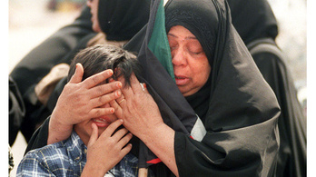 Irak 25 éve rohanta le Kuvaitot