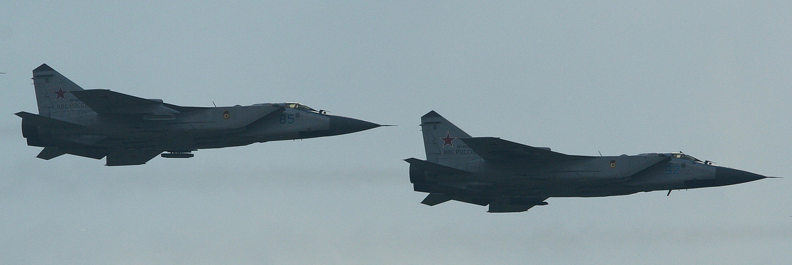 Mikoyan MiG-31 Foxhound formation - Zhukovsky 2012 (8710851439)