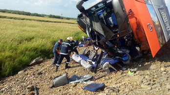 Két busz ütközött Oroszországban, legalább 16 ember meghalt