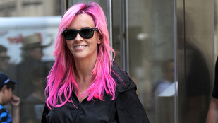 Jenny McCarthy rikító rózsaszínre festette haját