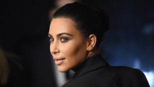 Kim Kardashian meztelen fotóval üzeni: tényleg terhes