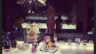 Christina Aguilera topless szelfizett