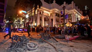 Robbanás Bangkokban: 12 ember meghalt, sok a sérült