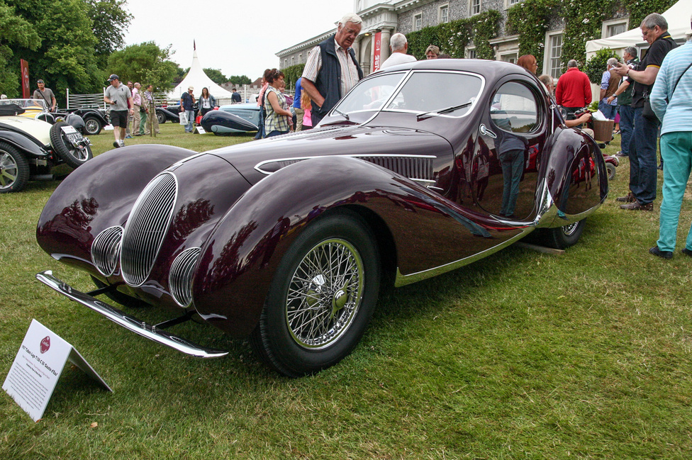 Először ízlelgessék a nevet: Talbot-Lago T150 CSS „Goutte d’Eau” – azaz könnycsepp. Tehát nem Bugatti Atlantic, bár nagyon hasonlít, csak majdnem. Természetesen Figoni & Falaschi-karosszériás, de ez talán nem is annyira érdekes, az viszont már inkább, hogy 1938-ban egy ugyanilyen autót elindítottak a Le Mans-i 24 óráson. Úgy látszik, komolyan gondolták.