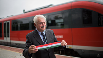 Történelmi pillanatot éltünk: átadták a Budapest–Esztergom-vasútvonalat
