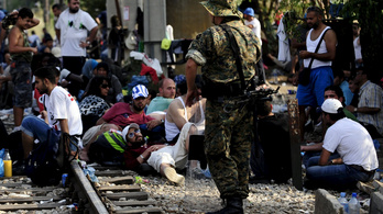 A macedón rendőrség könnygázzal állított meg több ezer menekültet