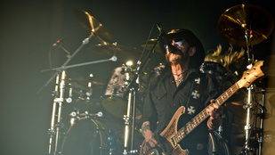 Lemmy megint rosszul lett a színpadon