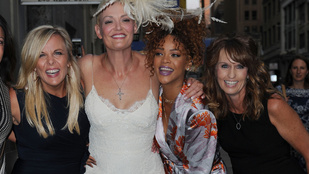 Köntösben ment el Rihanna egy esküvőre