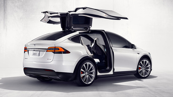 Megér 36 milliót az elektromos Tesla-SUV?